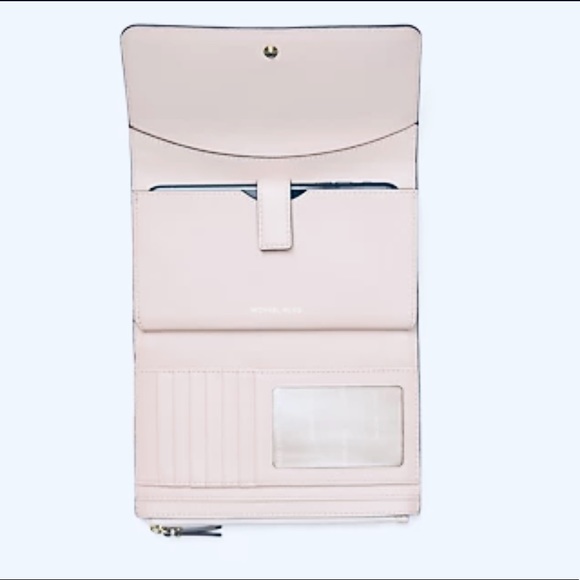 MICHAEL Michael Kors
Medium Carryall Tri-Fold Wallet - Picture 15 of 16